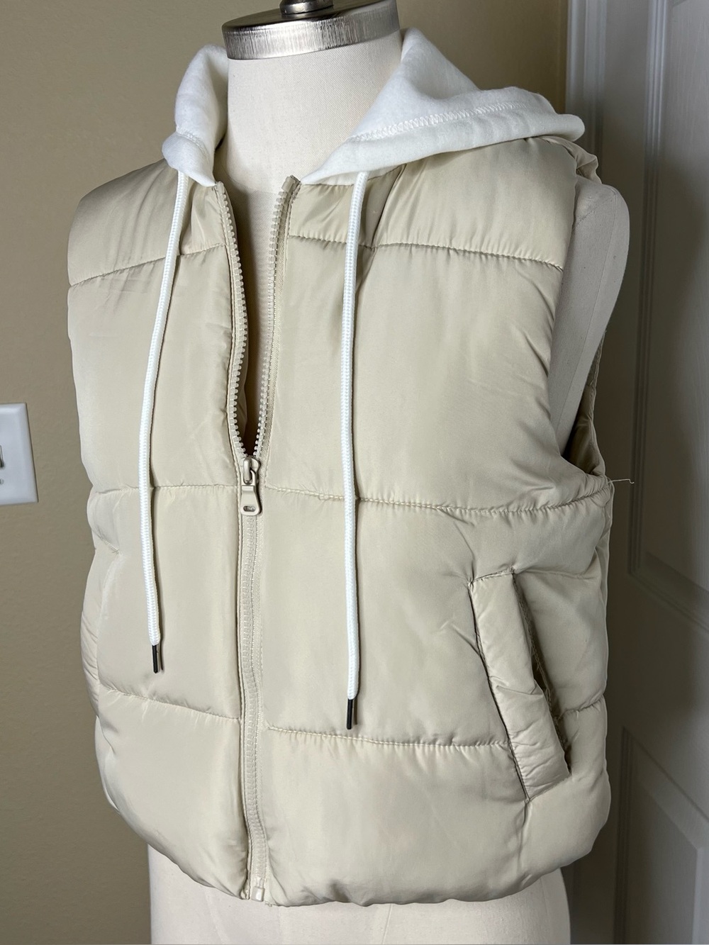 MADDEN GIRL Cream Puffer Vest with White Hoodie Drawstrings